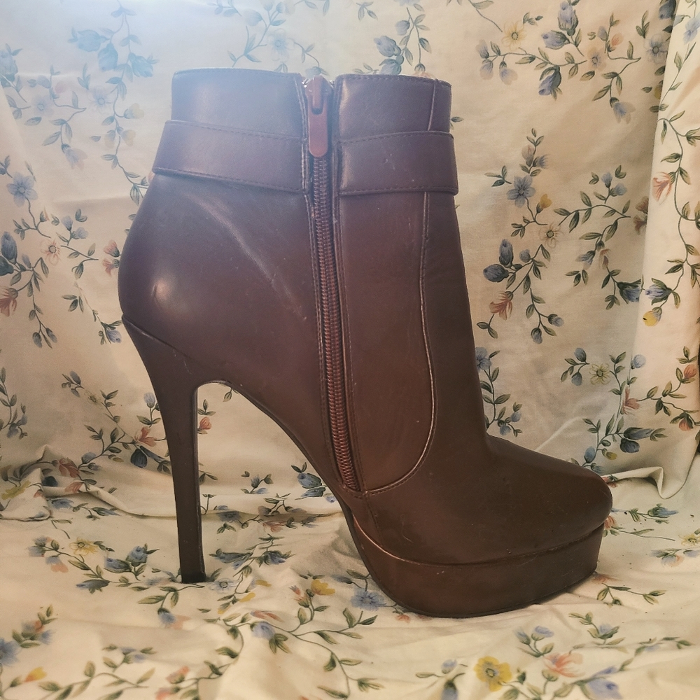 COPY - 2/$20- used Brown platform heel boots size 8